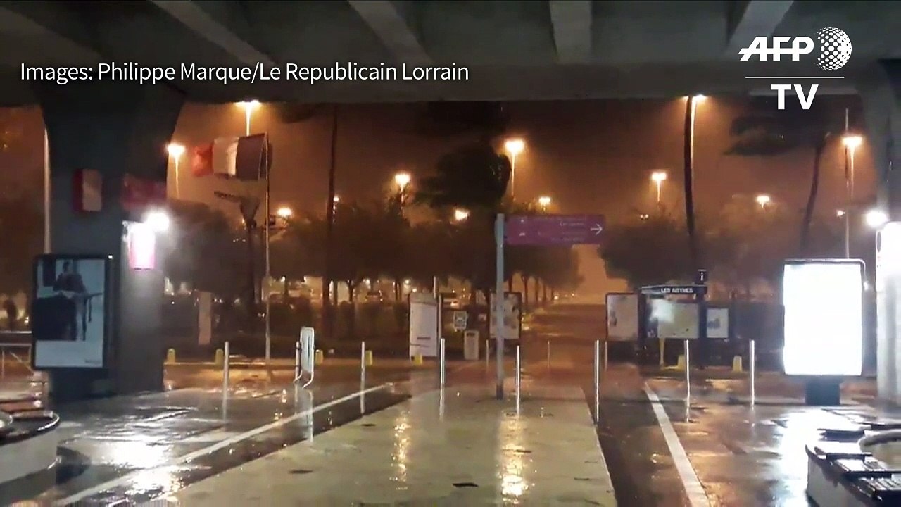 Hurricane Maria lashes Guadeloupe