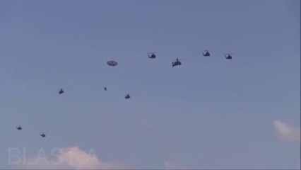 Ovni escoltado por helicópteros militares