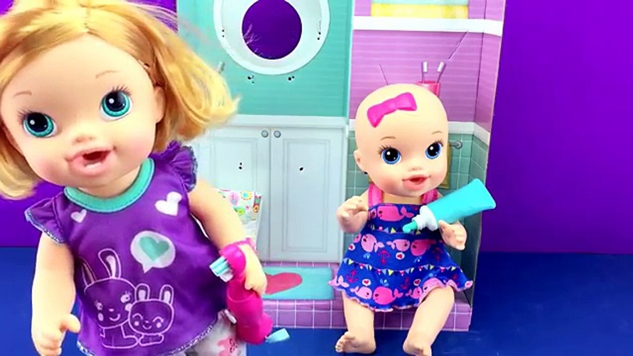 BABY ALIVE Brushy BABY Baby Doll Bribes Little Sister Baby Doll with SHOPKINS W/ Play Doh Girl