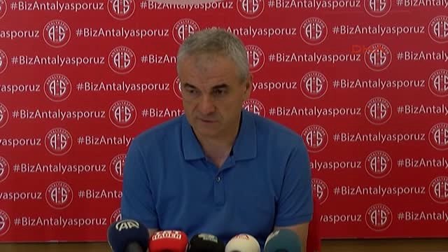 Teknik Direktör Rıza Çalımbay Basın Toplantısı Düzenledi