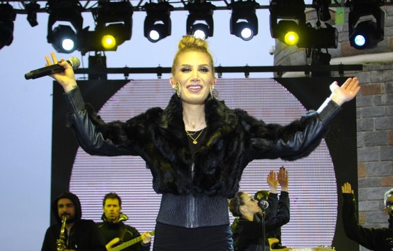 İrem Derici Yoğun Bakımda