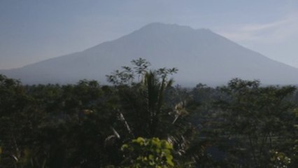 Elevan la alerta del volcán Agung en Bali por segunda vez en cinco días
