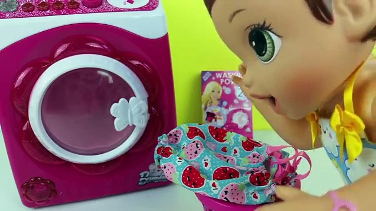 BABY ALIVE MINHA BONECA LILI LAVANDO AS ROUPAS NA MAQUINA DE LAVAR DA BARBIE PORTUGUES