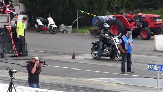 Suzuki Hayabusa takes on Harley Davidson v rod drag race,sound,acceleration and speed