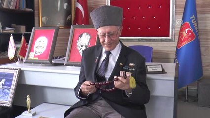 Kıbrıs Gazisi Hatıralarını 43 Yıldır Yanından Ayırmıyor