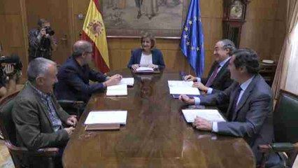 Ministra Báñez se reúne con patronal y sindicatos