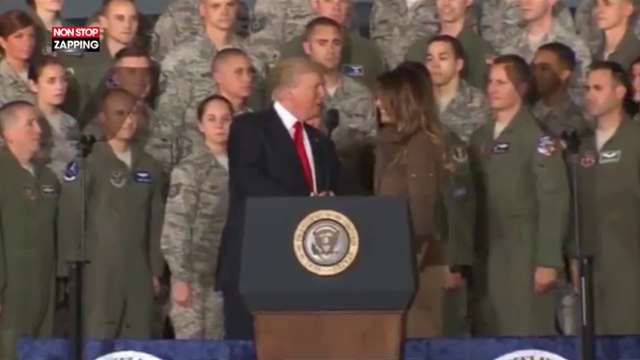 Donald Trump serre la main de sa femme Melania, le geste étrange (vidéo)