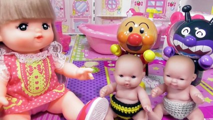 アンパンマン メルちゃん おもちゃでお世話ごっこ赤ちゃんがお風呂でのぼせて病院でお医者さんがスライム注射！バスボールで水遊びのあとはジュースを飲もう★Baby Doll bath toys