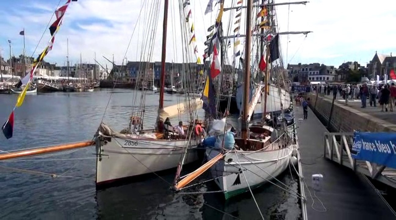 Extraits des spectacles chants de marins à  Paimpol  2017  et marins d'Indre