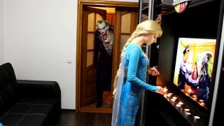 Frozen Elsa & Superman vs Joker! w / Pirihimana Tuhinga Joker? Superhero Fun IRL