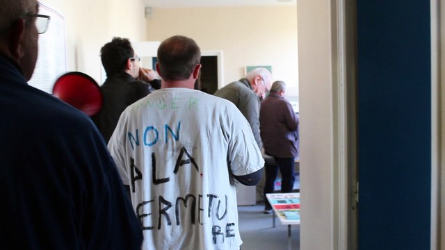 Le Cloître-Saint-Thégonnec. Les parents occupent l'inspection académique