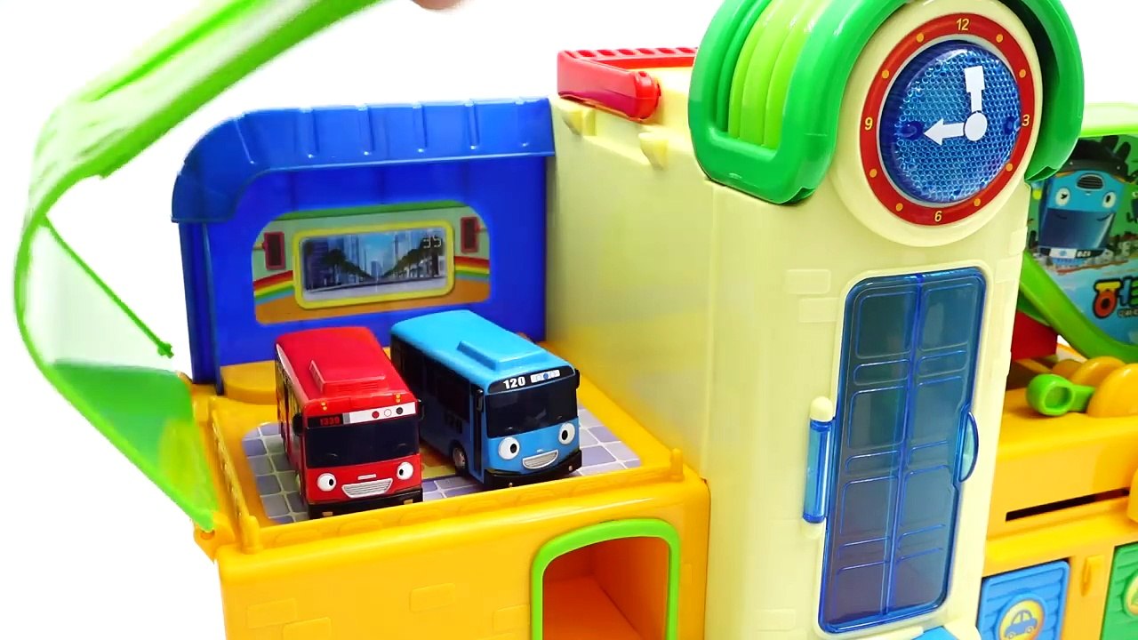 Go Go Super Wings, Tayo School is Under Attack by Monster Bugs