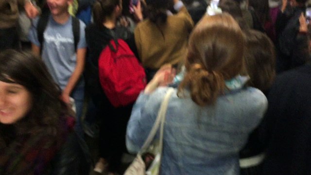 François Hollande, bain de foule à Guez-de-Balzac