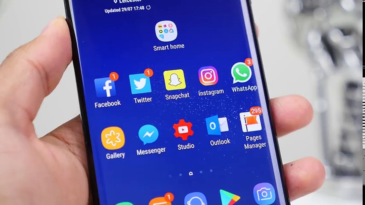 iPhone X vs Samsung Galaxy S8