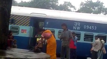 Husband and Wife Fighting on Railway station . Find out who wins