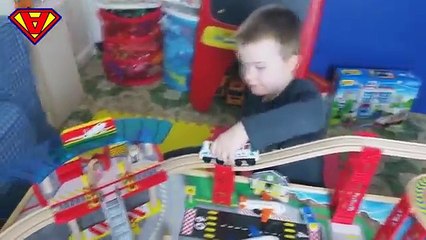 MEGA PISTA Di ALEX, kidkraft , trenini, aeroporto, vigili del fuoco, torre Nuovo regalo di ALEx