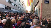 Els manifestants canten 'L'estaca' a Terrassa