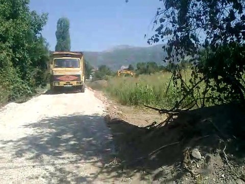 19 / 09 / 2017 - Muğla - Karabağlar yaylası Berberler mevkii ; Yol açılması, hafriyat yığılması, kesik yıkılması mağduru Yusuf ağabeyimiz bu konulara sebeb olanlardan mağdururiyetinin giderilmesini istiyor ... ( Muğla Büyükşehir Belediye Başkanı evi )