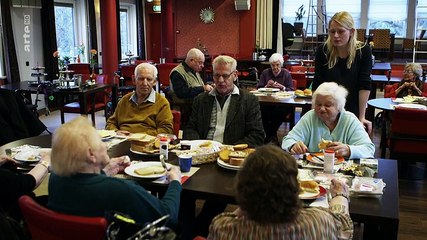 Re: Meine 92 jährige Mitbewohnerin - Studenten im Altenheim (Doku)