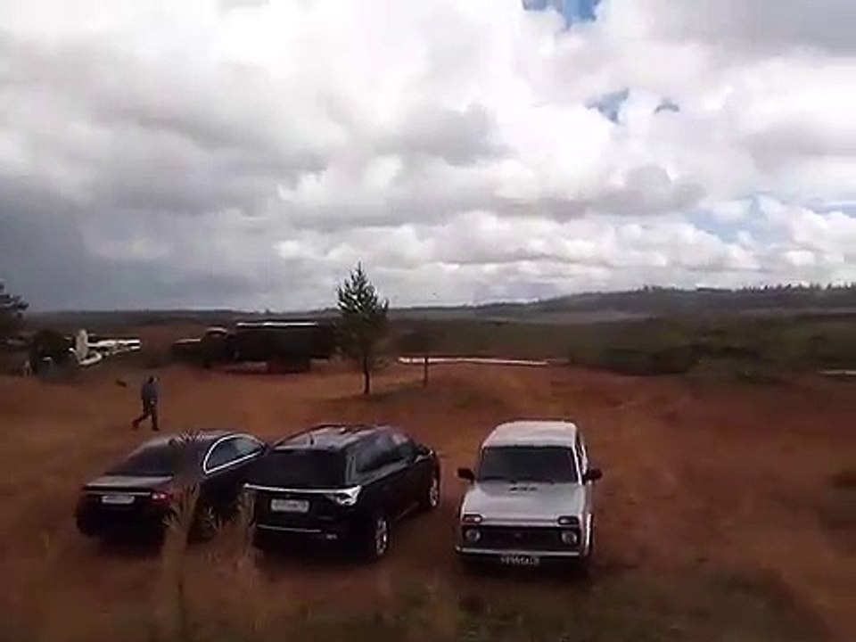 Un hélicoptère de l’armée russe tire deux missiles par erreur pendant un exercice