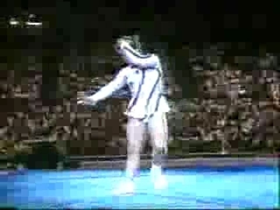 Paulette Huntinova au sol