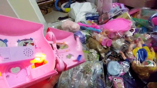 Eski evde oyuncakları ayırıyoruz topluyoruz taşıyoruz, eğlenceli çocuk videosu