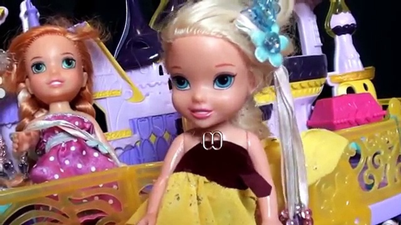 Anna and Elsa Christmas! New Years Dance Party! Guests Frozen Elsa and Anna Toddlers Bratz MLP Toys