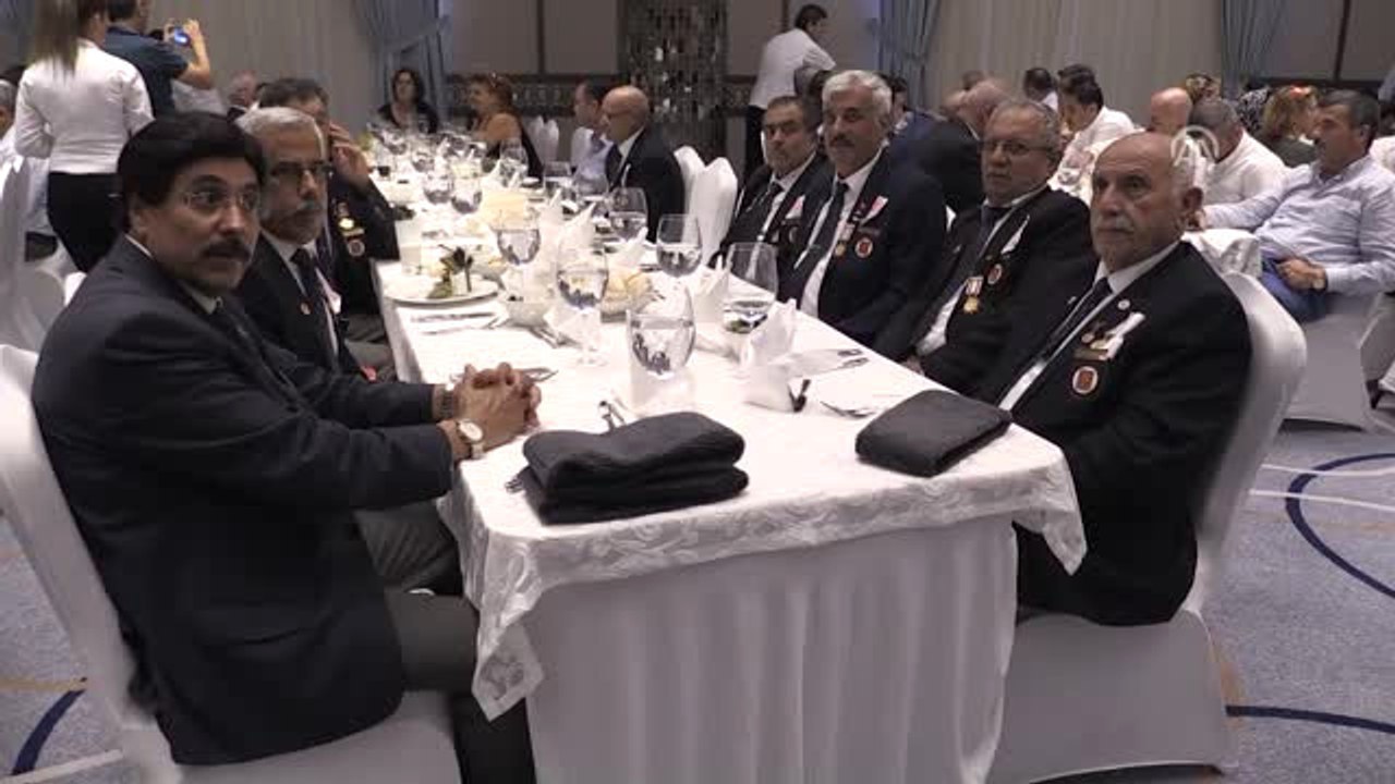 Bakan Elvan, Gaziler ve Şehit Yakınlarıyla Bir Araya Geldi
