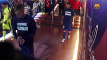 ليونيل ميسي ولاعبين برشلونة يرتدون تيشرتات لـ عثمان ديمبلي مكتوب عليها 