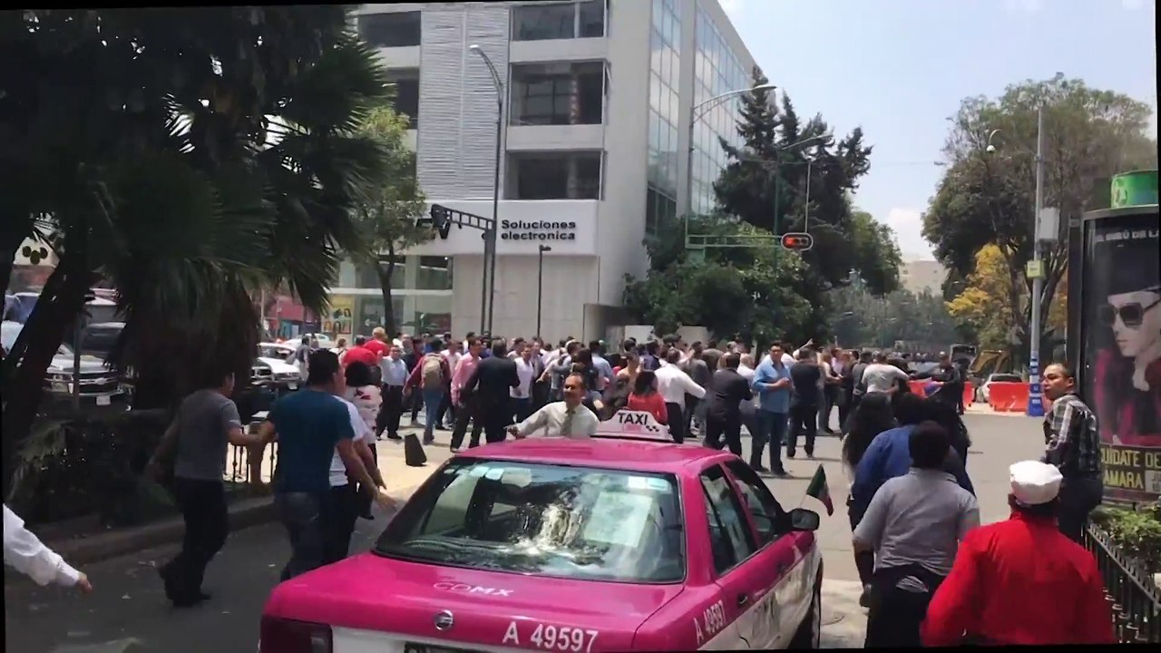 Raw- Strong Quake Rattles Mexico City