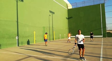 Frontenis grupo B Javi y Manolo vs Alberto y Micky últimos tantos emocionantes set 3