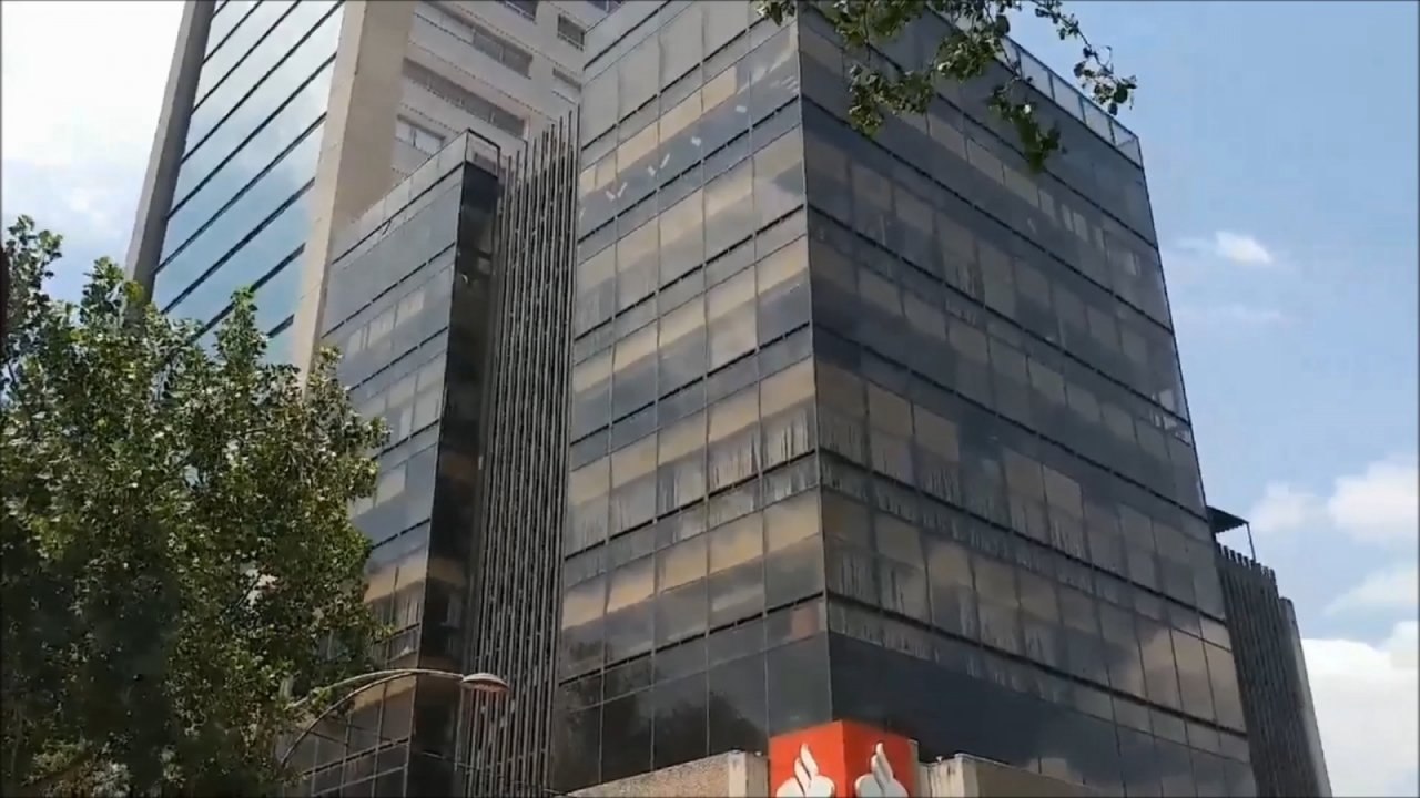 Earthquake sways bank building back and forth