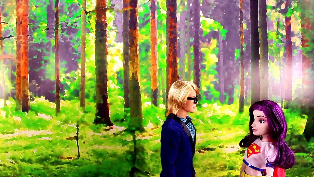 Descendants Mal & Evie and Frozen Elsa & Annas Halloween Party. Elsa Becomes a Ghost PART 2