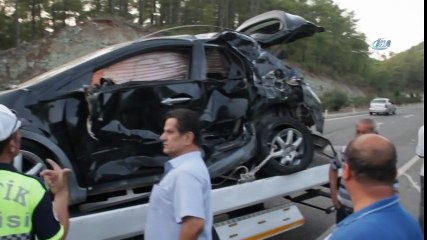 Tur Minübüsü İle Otomobil Çarpıştı: 10 Yaralı