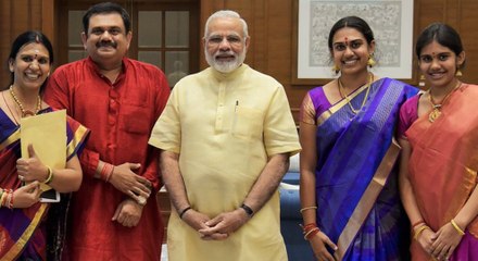 மோடி முன்பு பாடிய எம் எஸ். சுப்புலட்சுமியின் கொள்ளுப்பேத்திகள்-வீடியோ