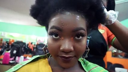 Vidéo choc : elle défrise ses cheveux naturels après 6 ans, regardez ce qui se passe !