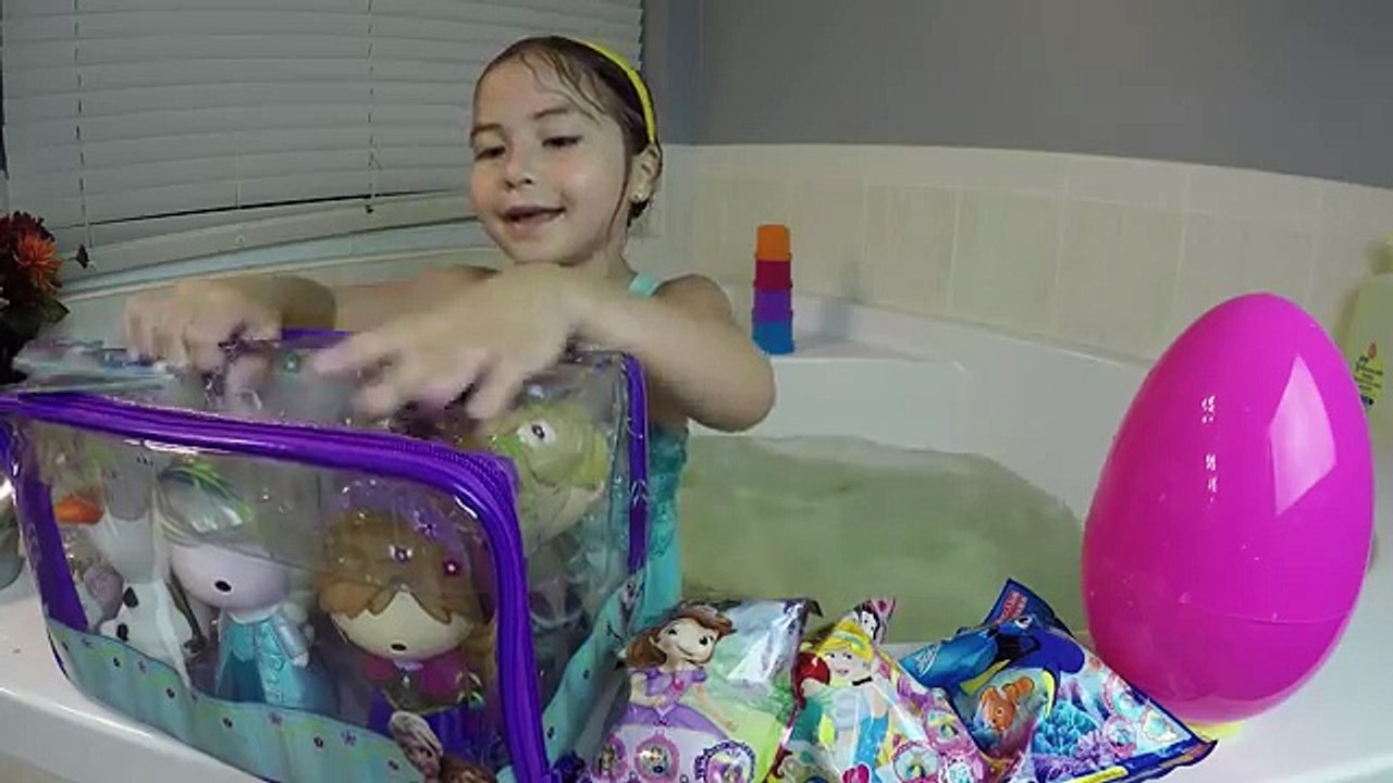 FROZEN BATH TOYS Fizzy Bath Bombs Surprise Eggs Balls Giant Egg Surprise Peppa Pig Water Toy Review