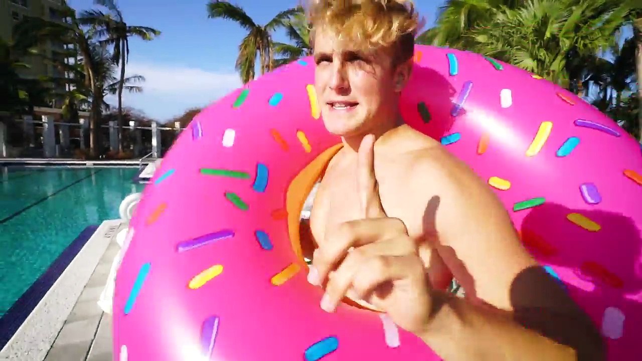 INSANE DUCT TAPE SUIT IN PUBLIC (DUCT TAPE MAN)