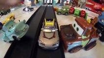 100  cars toys GIANT EGG SURPRISE OPENING Disney Pixar Lightning McQueen and tow mater