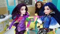 Descendientes Mal en clase de Baile con Profesora Elsa - Historias con Muñecas