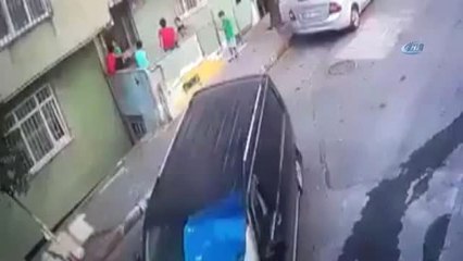 Çocuklara Adres Sorma Bahanesiyle Minibüsüne Bindirdi Mahalleli Bağırınca Hızla Uzaklaştı