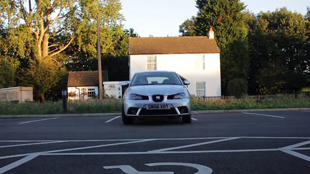 Bay Parking - The Easy Way! Driving Test Tips (Parking Between Two Cars) UK Driving Test Manoeuvre