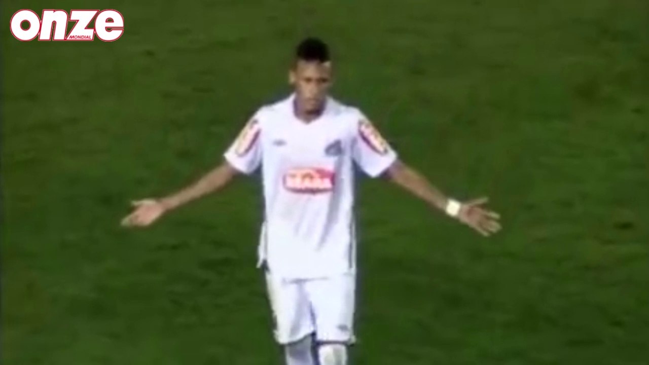 Le 1er clash de Neymar pour un penalty - Santos Fc