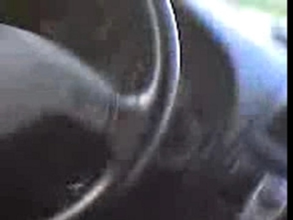 Trei pustani fura o masina