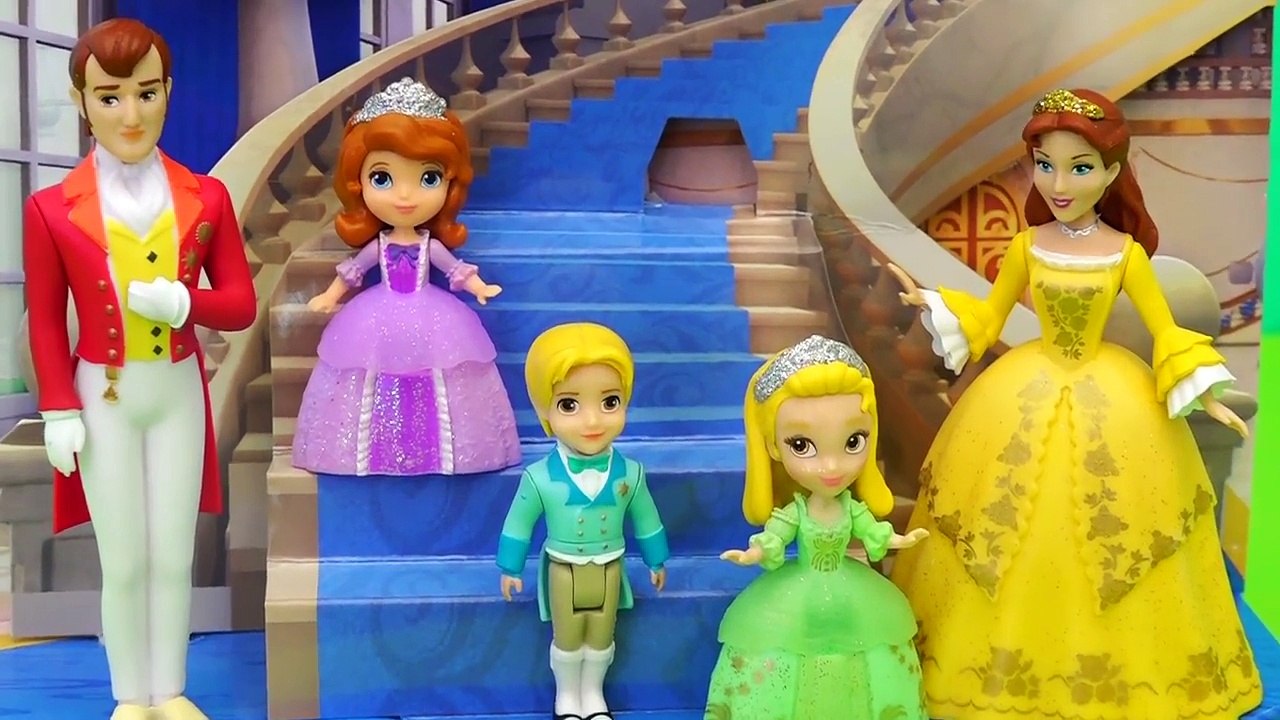 JUGUETES EN ESPAÑOL DE PRINCESA SOFIA DE DISNEY - Sofia hace un palacio para los Palace Pets