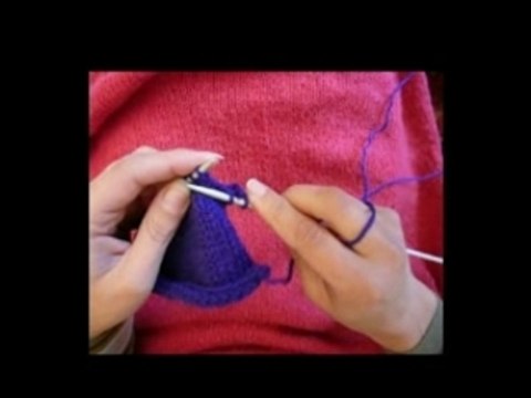 faire une diminution : tricoter 2 mailles ensemble