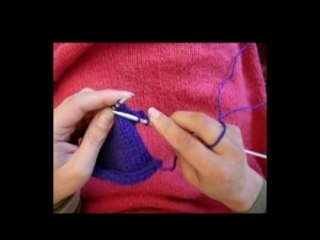 faire une diminution : tricoter 2 mailles ensemble