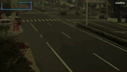 CCTV footage shows a couple lying on a moving SUV