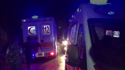 Düzce'de Fındık İşçilerini Taşıyan Minibüs Şarampole Yuvarlandı 13 Kişi Yaralandı