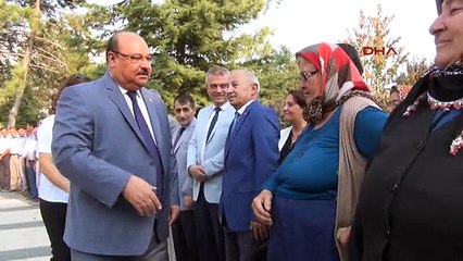 Çorum Valilik Girişine Emekli Olan Vali İçin 'Adem Baba' Diye Yazdılar